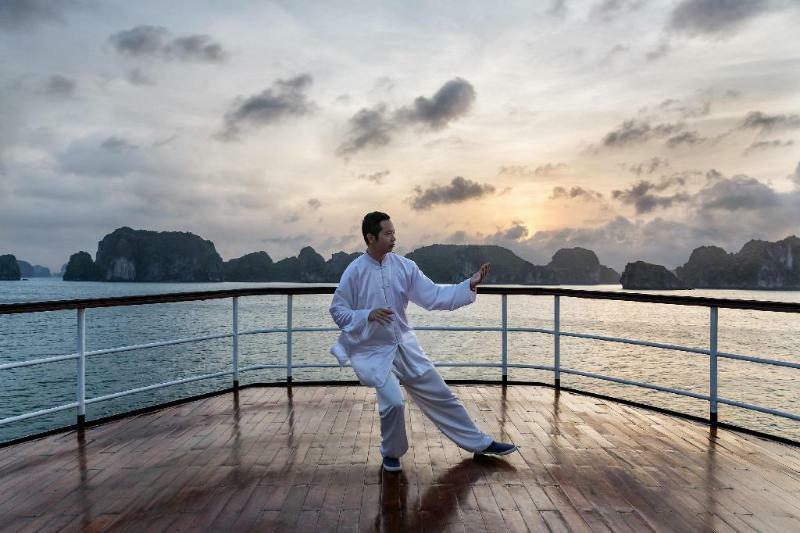 Hotel Emeraude Classic Cruises Hạ Long Exterior foto